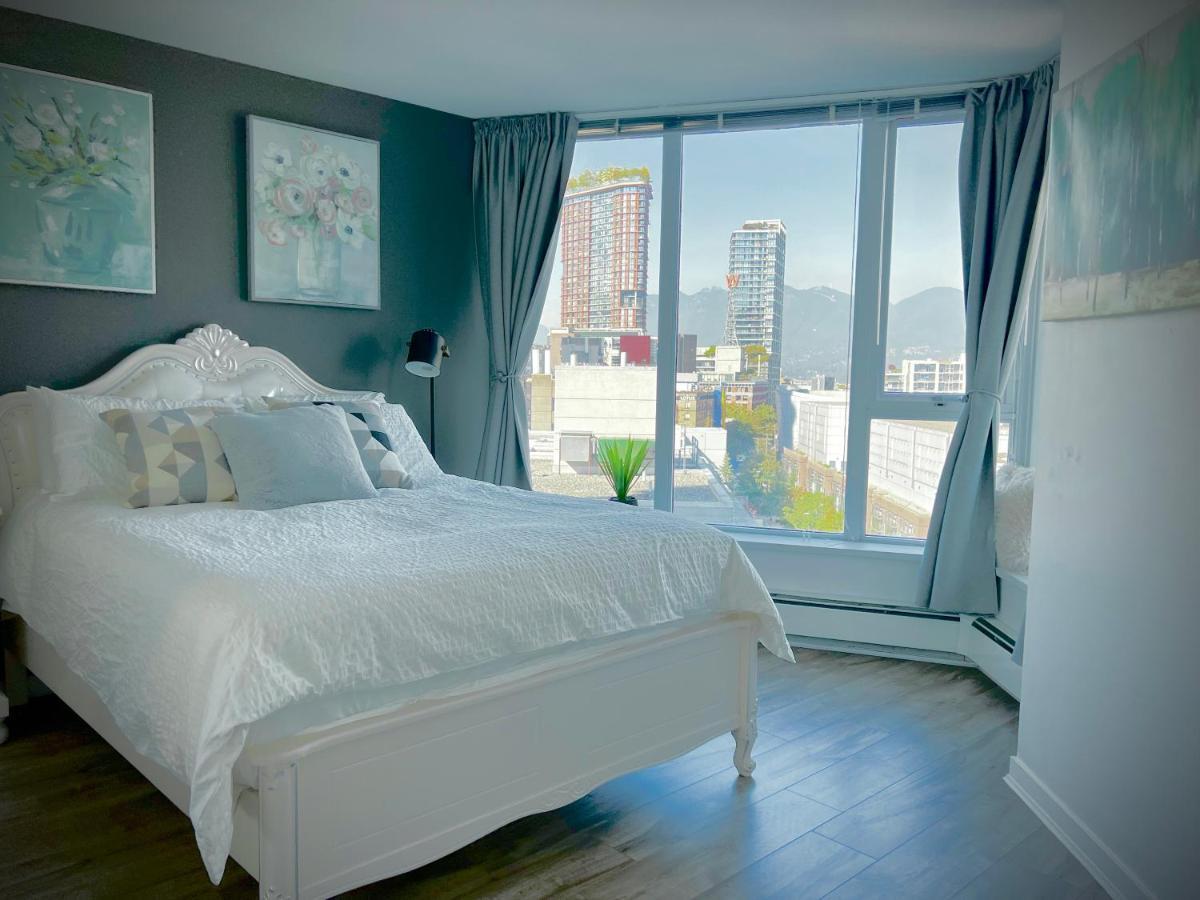Downtown 4bd 2ba View Skytrain 2 Free Parking Apartment Vancouver