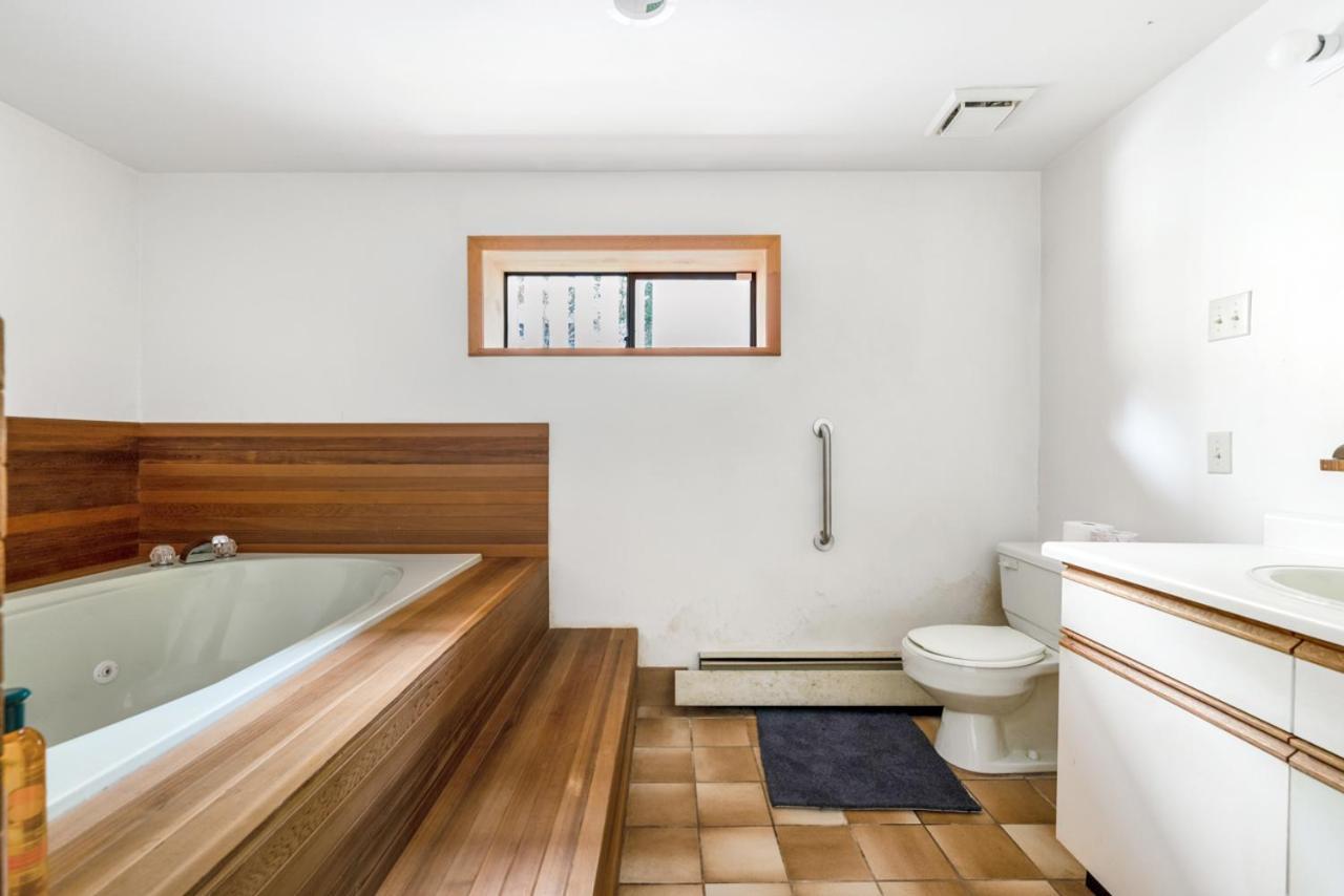 Sunny 1-bedroom Private In Charming Privatunterkunft Vancouver