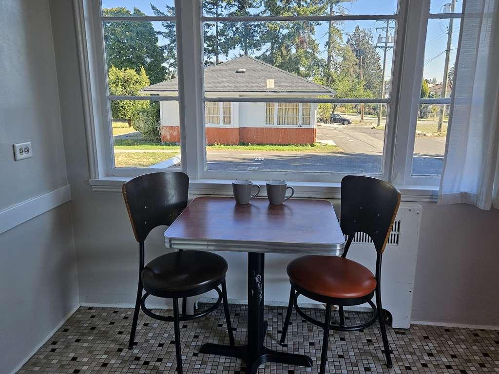 2400 Hotel Vancouver