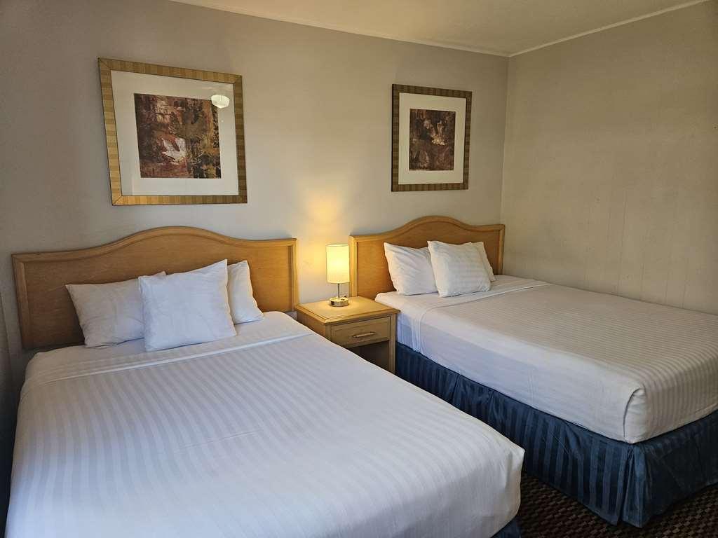 Hotel 2400