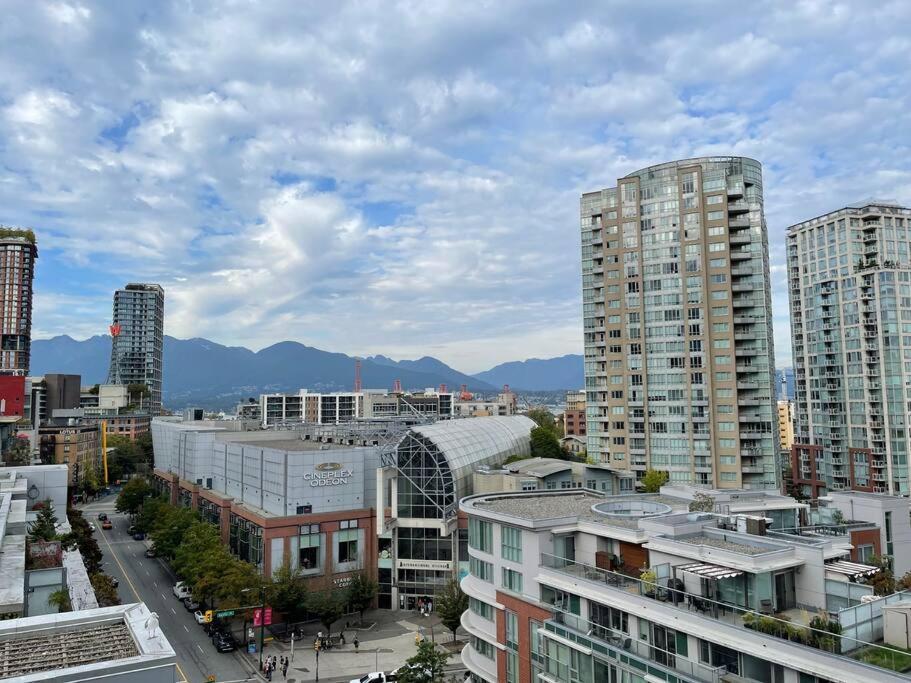 Downtown 4bd 2ba View Skytrain 2 Free Parking Vancouver