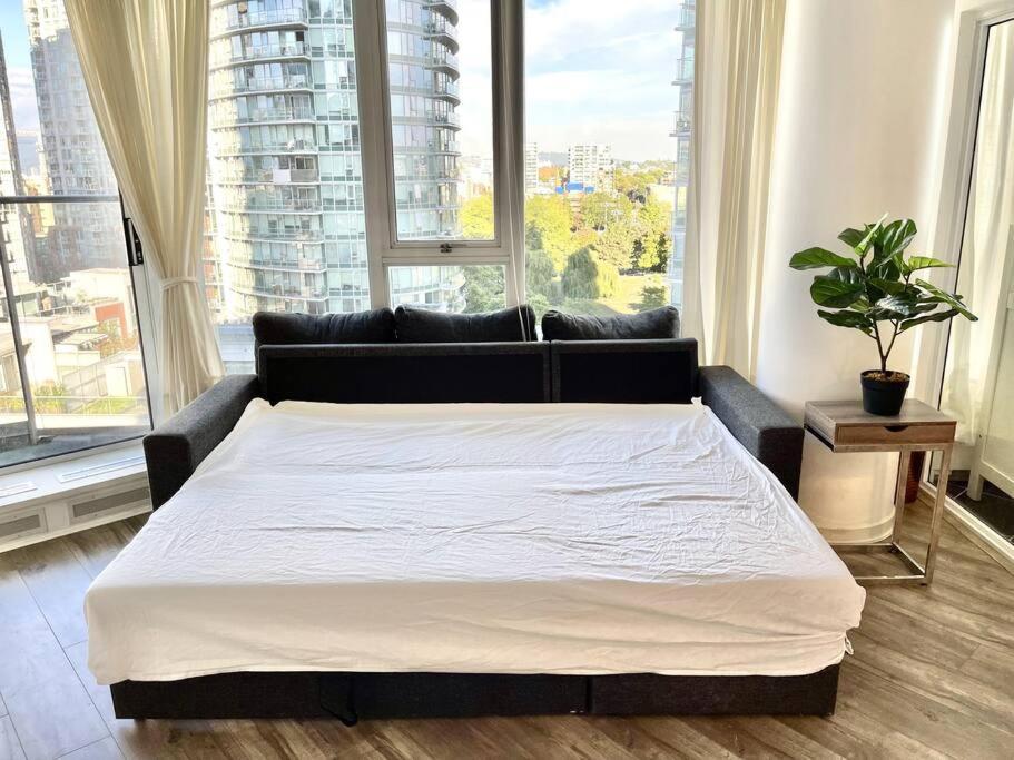 Downtown 4bd 2ba View Skytrain 2 Free Parking Vancouver