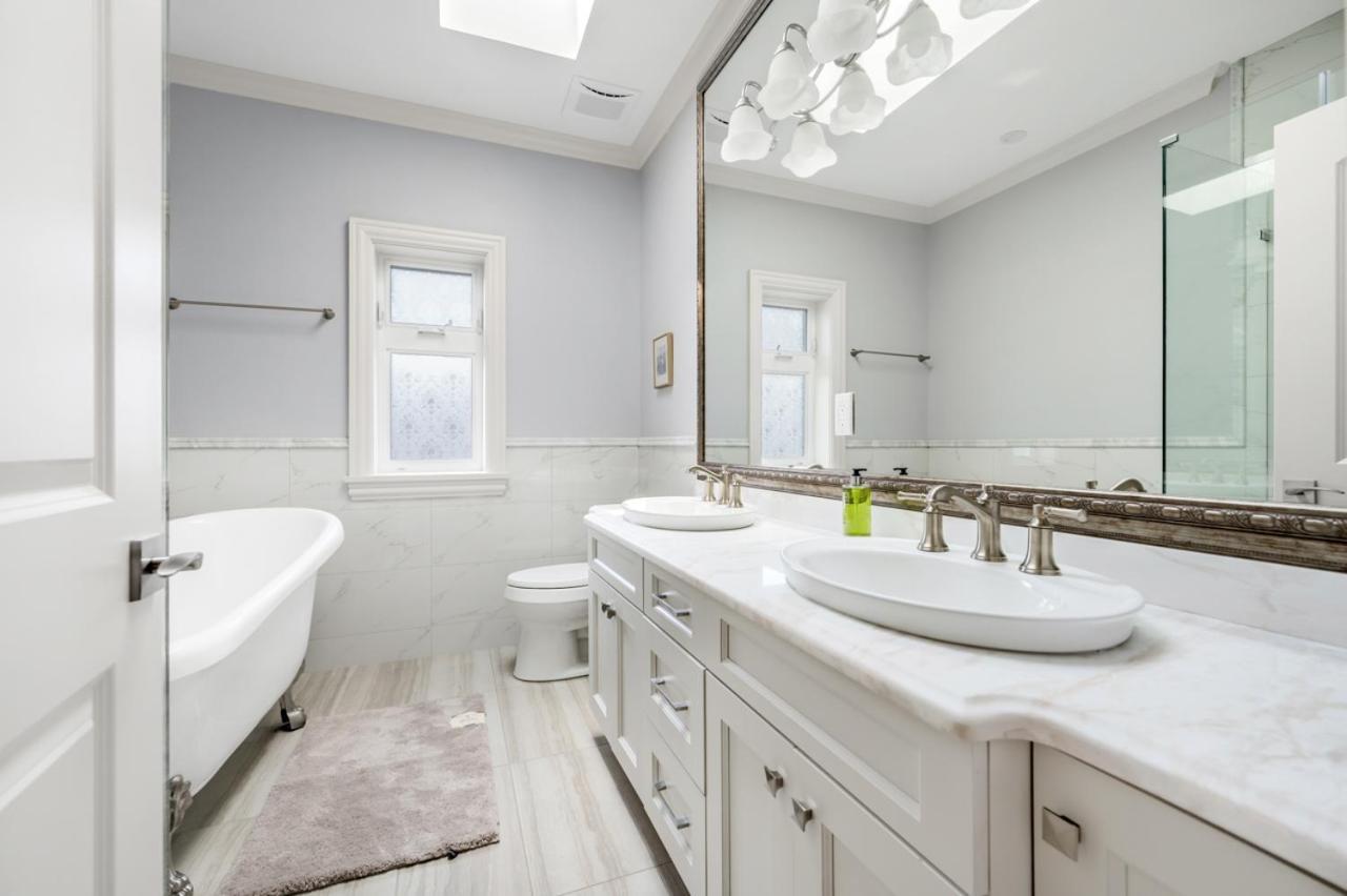 Haven: Luxurious Private Bedroom Near Attractions * Vancouver