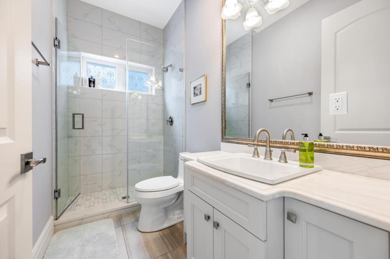 Haven: Luxurious Private Bedroom Near Attractions