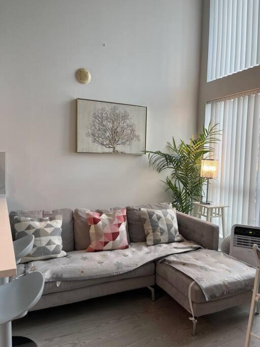 Stylish Romantic Loft In Central Apartment Vancouver