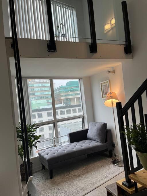 Stylish Romantic Loft In Central Apartment