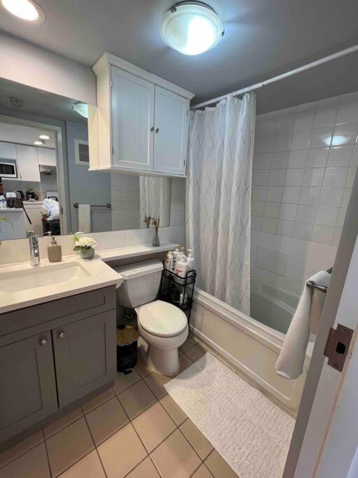 Stylish Romantic Loft In Central * Vancouver