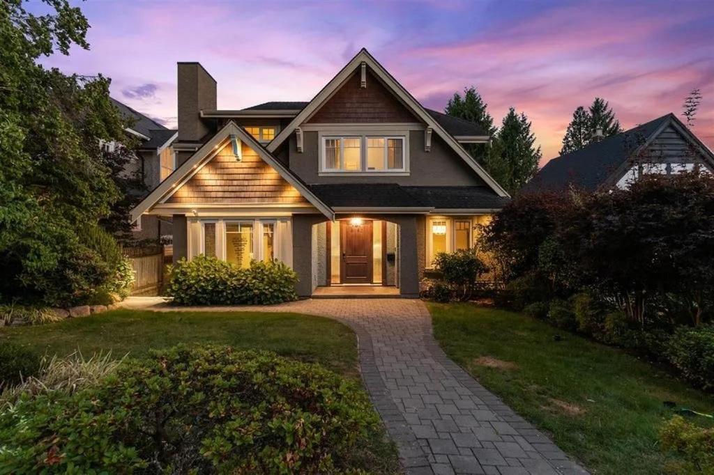 Spacious Cozy House In West *