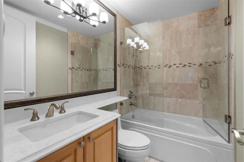 Spacious Cozy House In West *