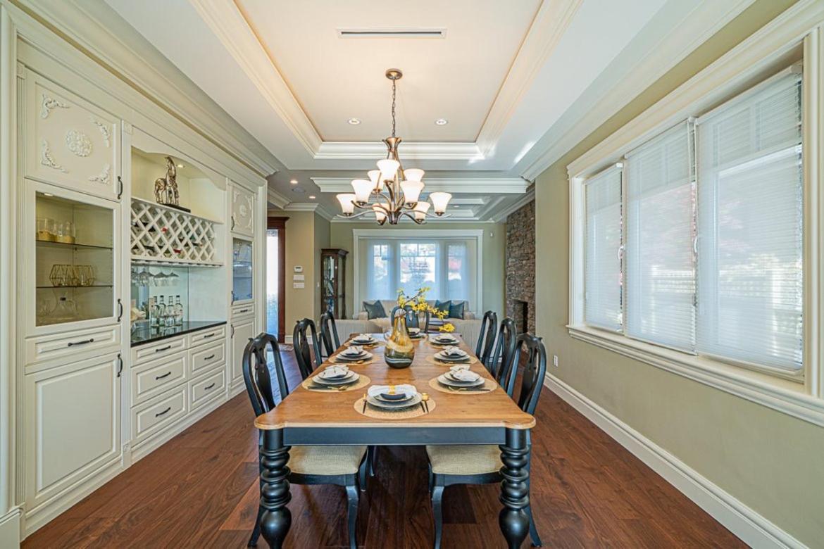 Spacious Cozy House In West *