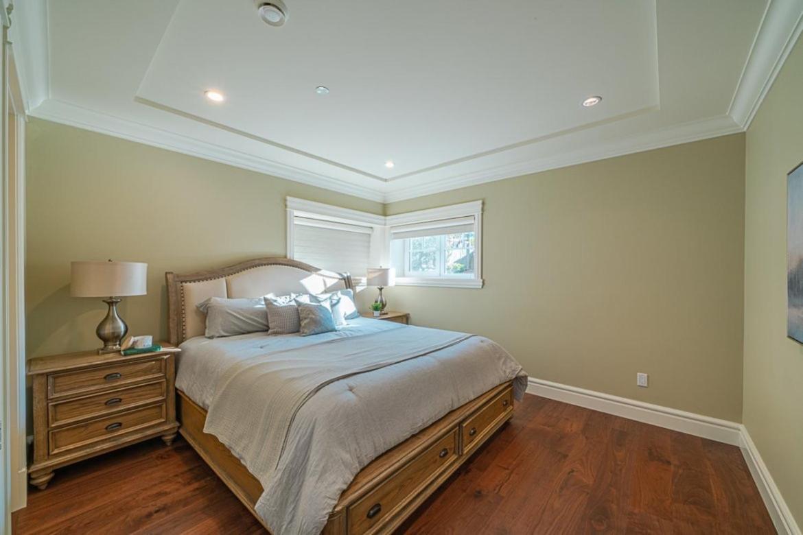 Spacious Cozy House In West *