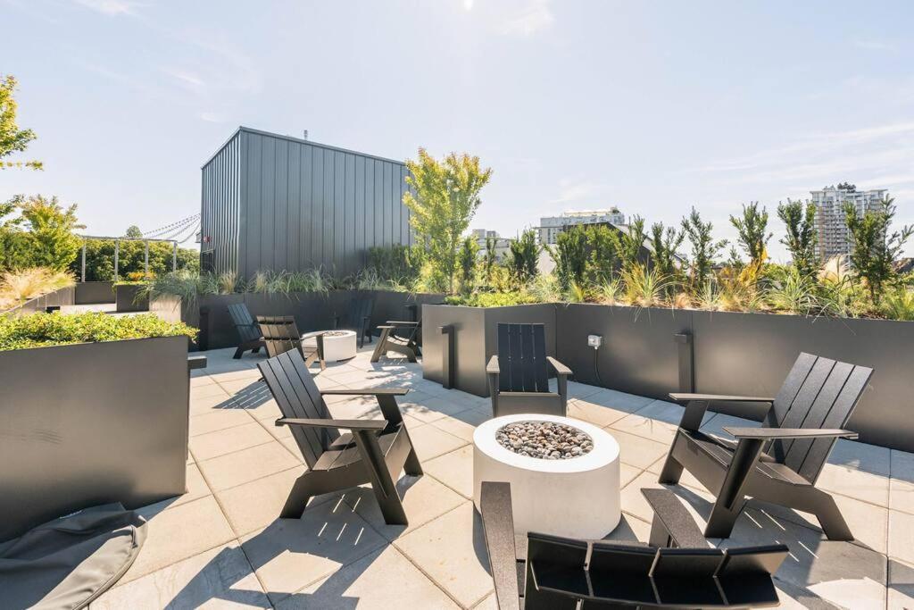 Urban Oasis: Stylish Apartment *