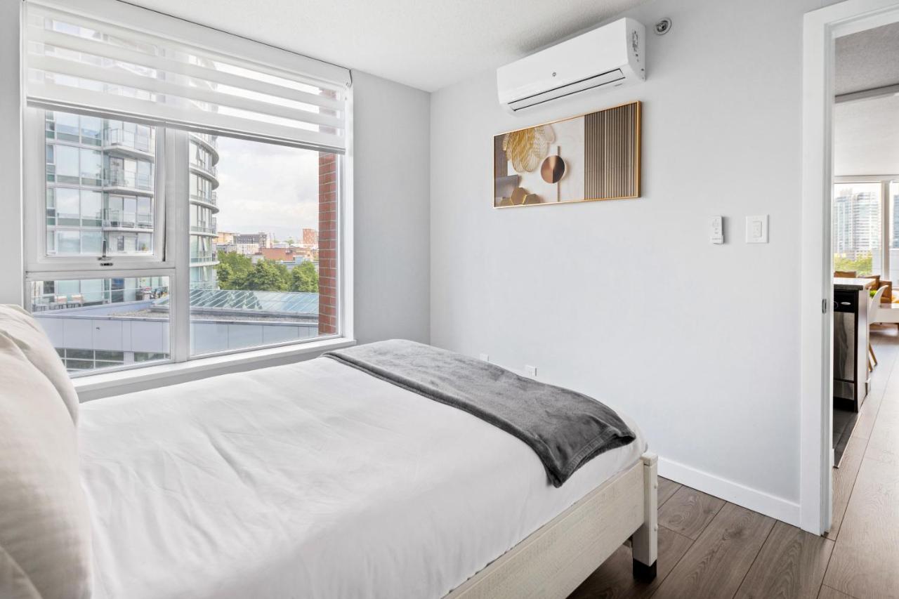 Gardenview Modern With Parking, Gym, Pool, Ac Apartment Vancouver