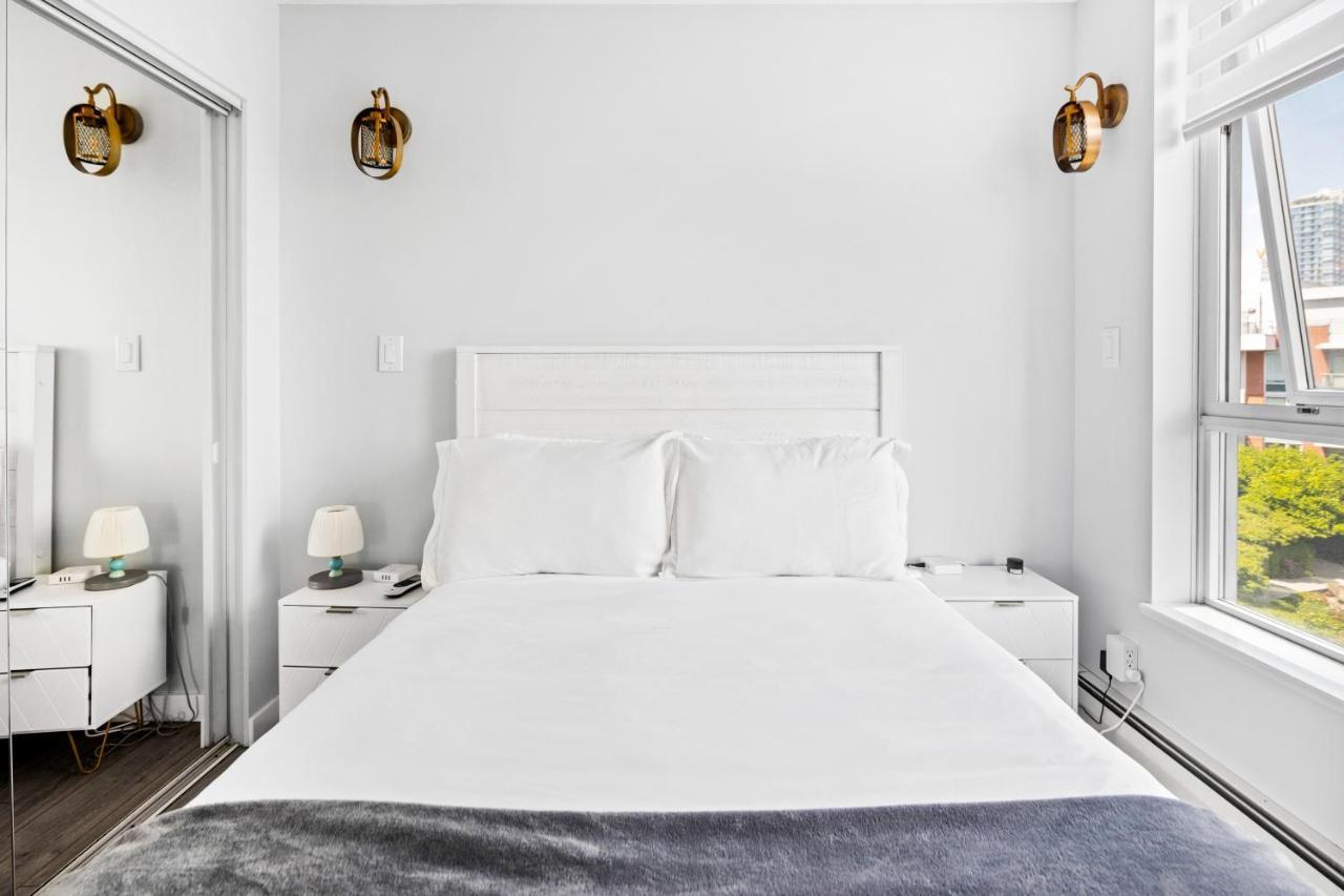 Apartment Gardenview Modern With Parking, Gym, Pool, Ac Vancouver