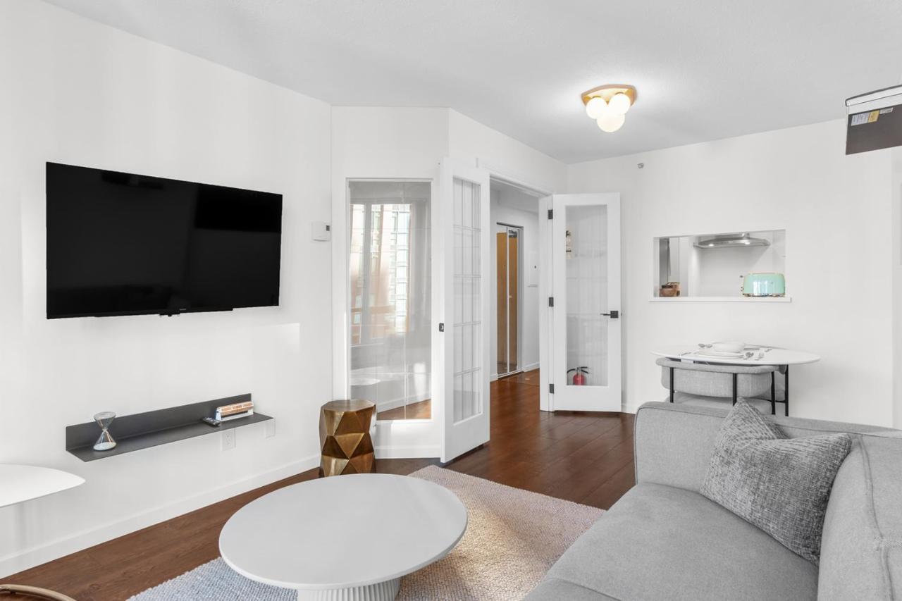 Downtown Luxury 1br Coal Harbour Vancouver