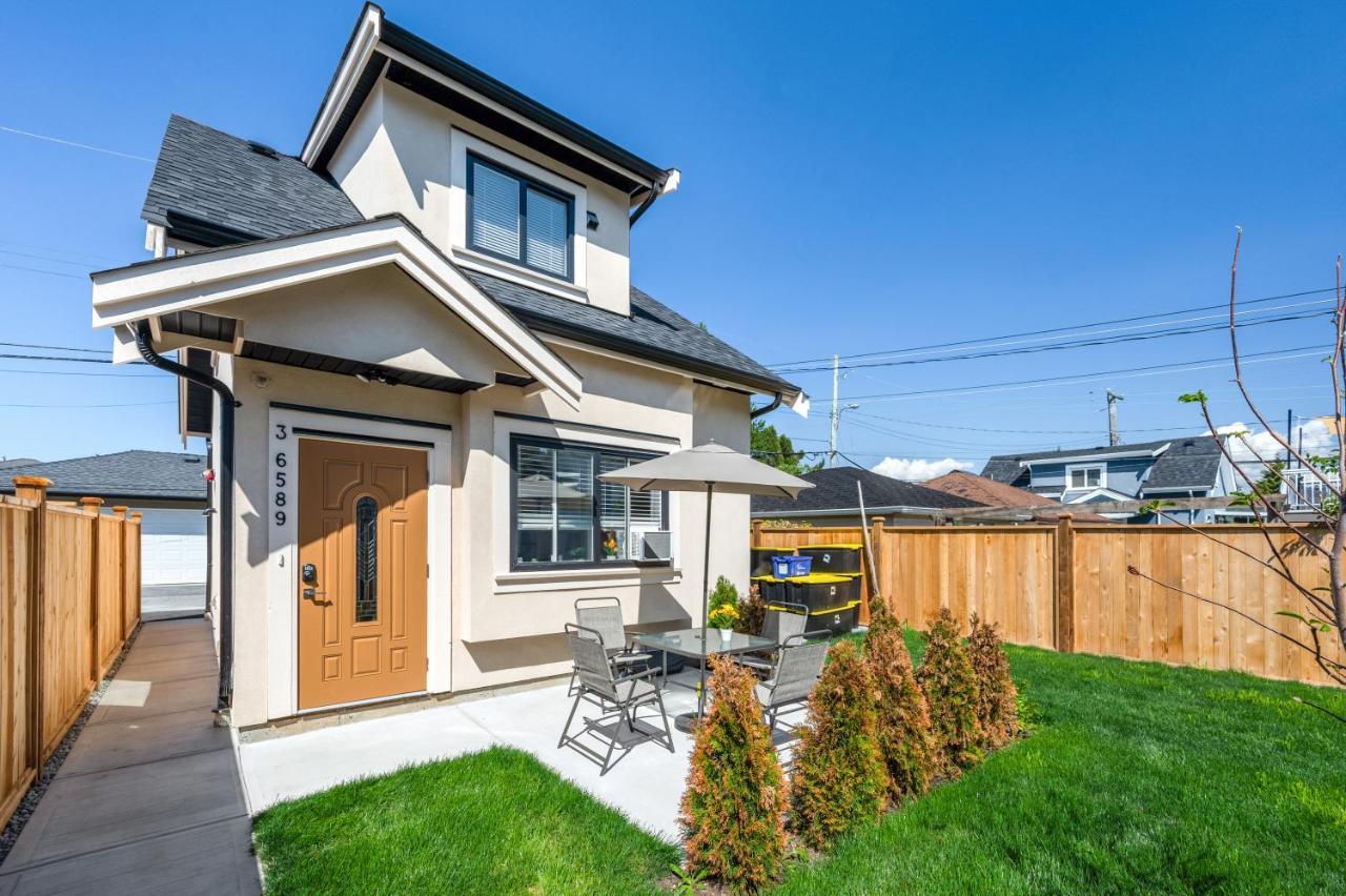 Villa Three Bedrooms Brand New Laneway House Near Public Transit