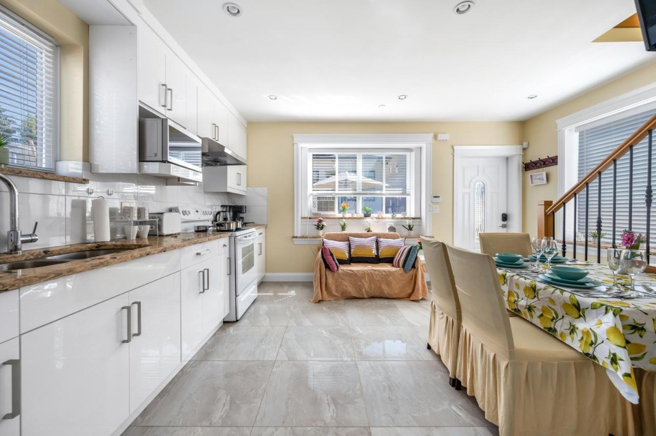 Three Bedrooms Brand New Laneway House Near Public Transit Vancouver