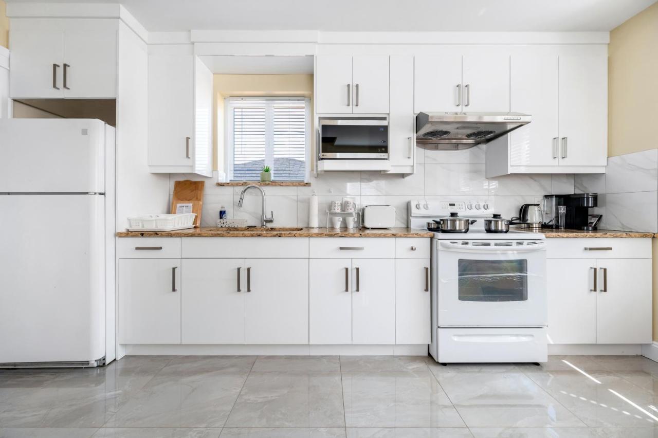 Three Bedrooms Brand New Laneway House Near Public Transit Villa *