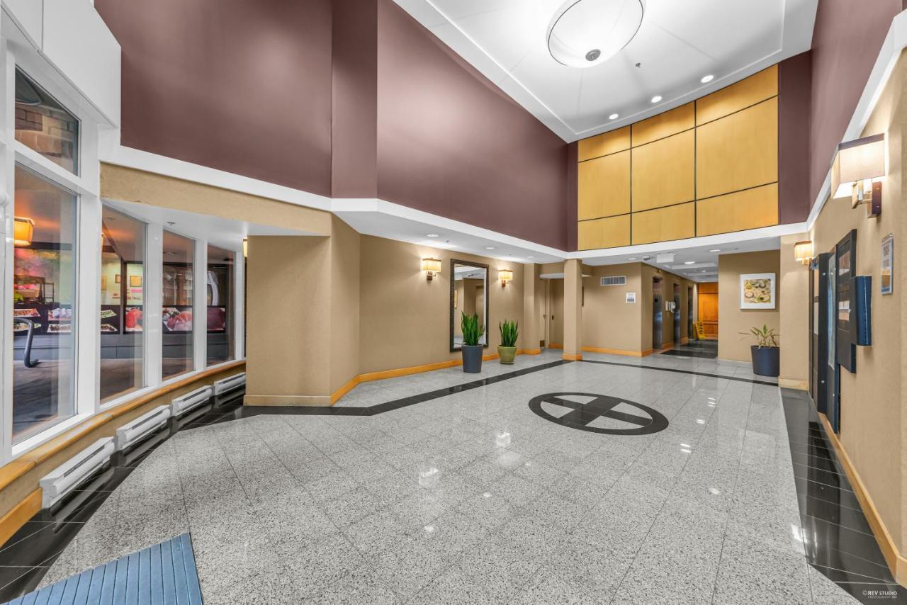 1-br In Downtown Coal Harbour With Parking And Views Apartment Vancouver