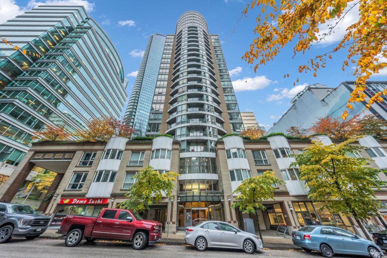 Apartment 1-br In Downtown Coal Harbour With Parking And Views *