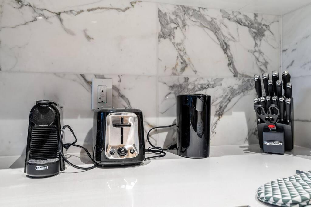 Apartment Modern Comfort At Ubc: 1br Near Campus *