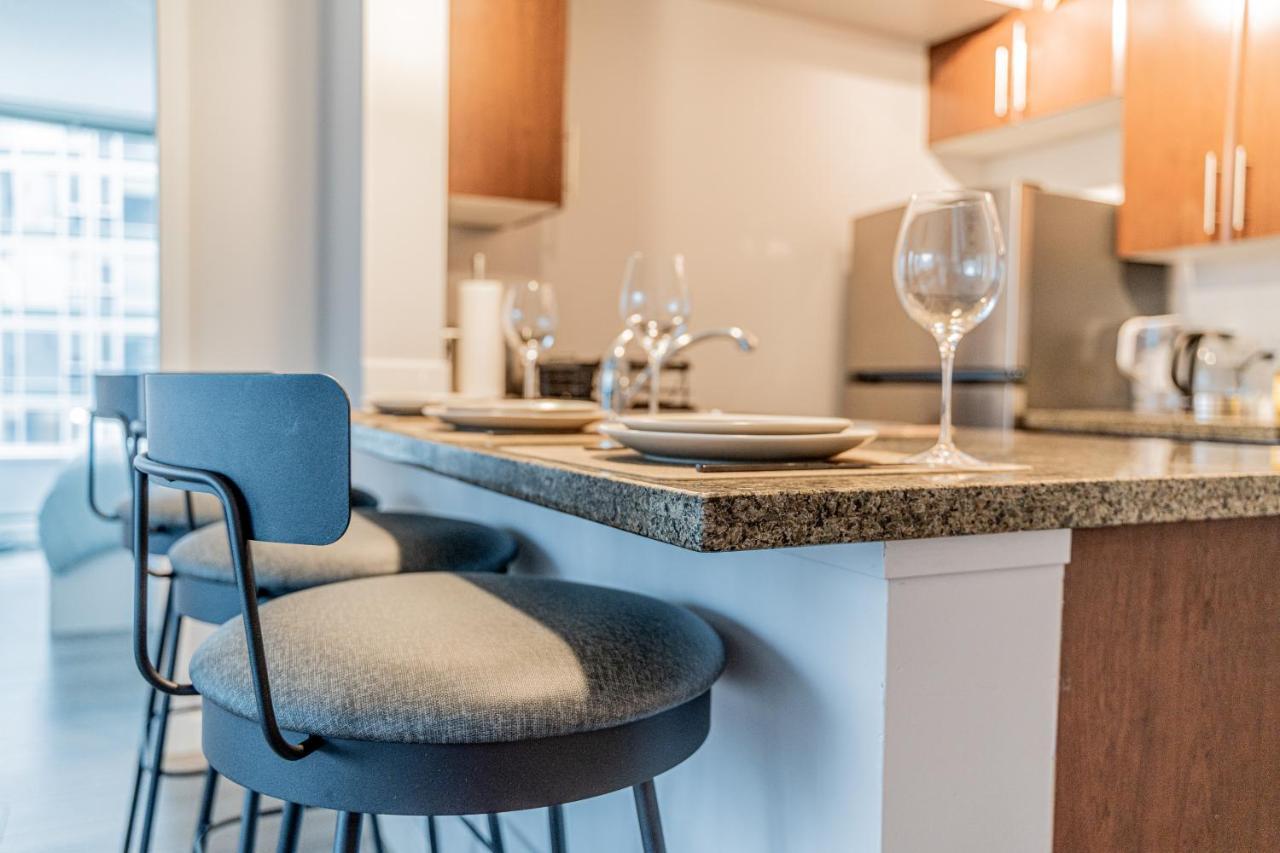 Amazing Views ! Leather Furniture ! Cozy Condo! Apartment *