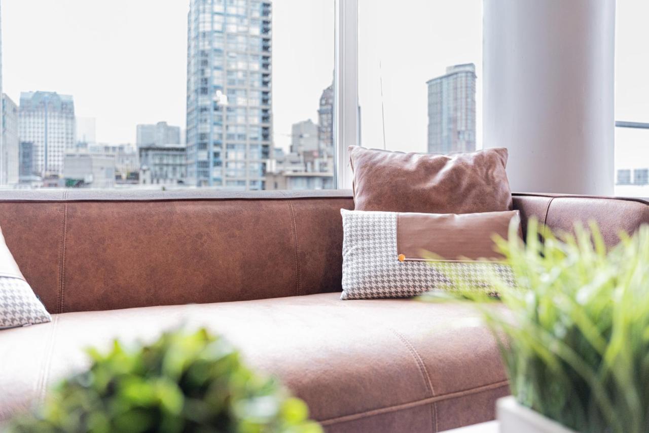 Apartment Amazing Views ! Leather Furniture ! Cozy Condo! *