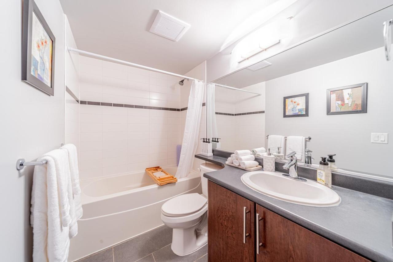 Amazing Views ! Leather Furniture ! Cozy Condo! Apartment