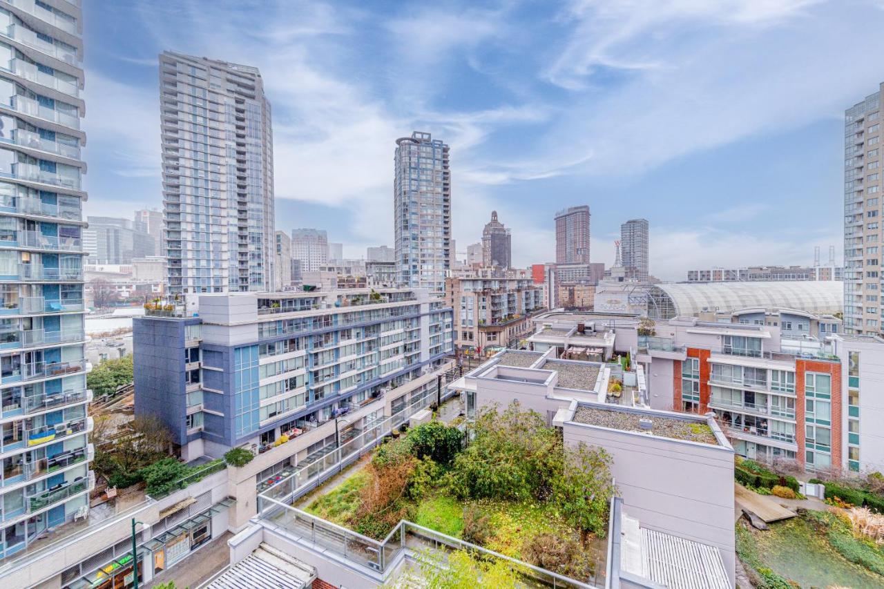 Amazing Views ! Leather Furniture ! Cozy Condo! Apartment