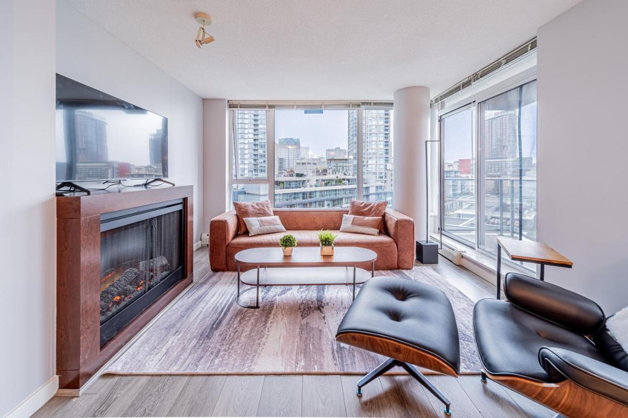 Amazing Views ! Leather Furniture ! Cozy Condo! Apartment