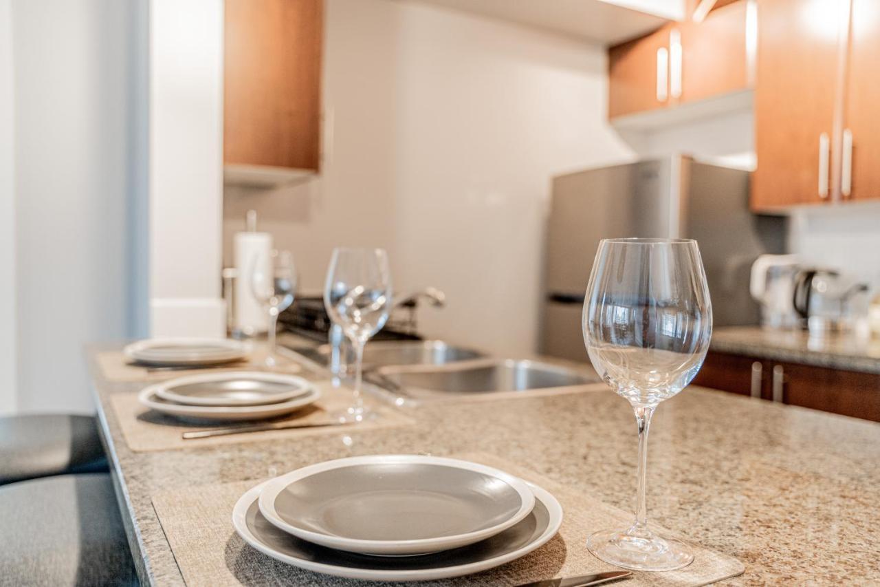 Apartment Amazing Views ! Leather Furniture ! Cozy Condo!