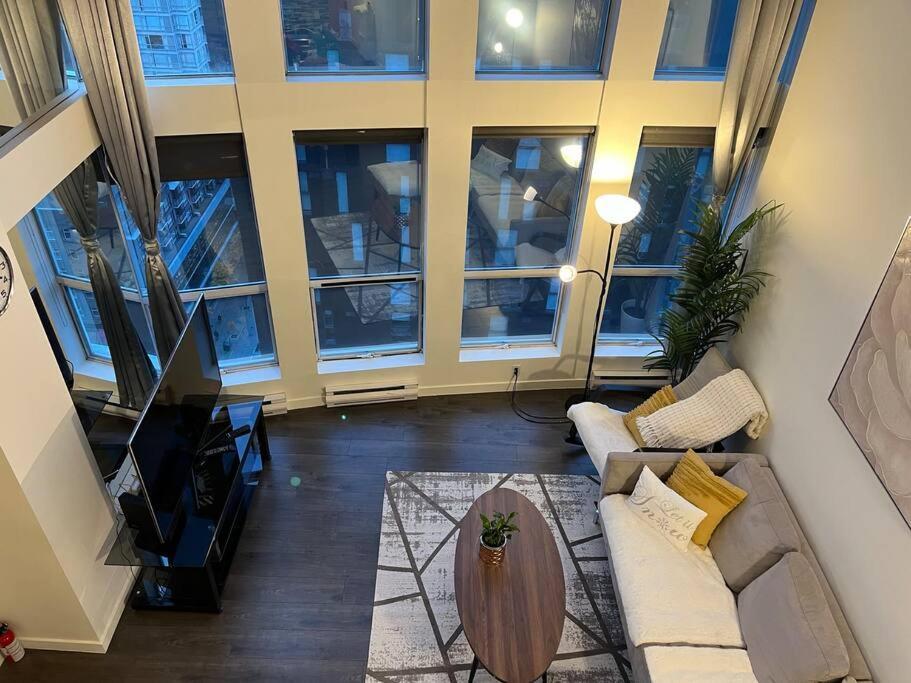 Modern Top-floor 1-bedroom Loft With Free Parking *