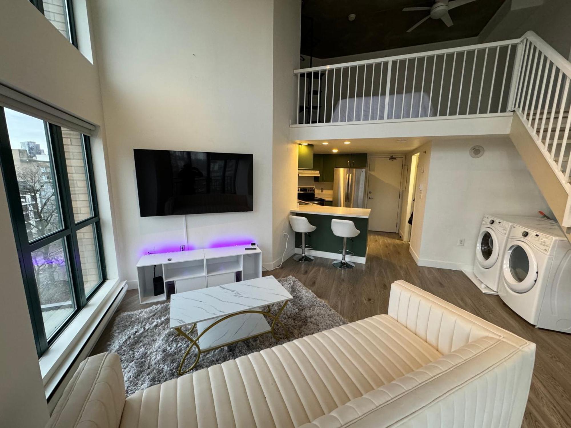 Luxury Loft In Downtown