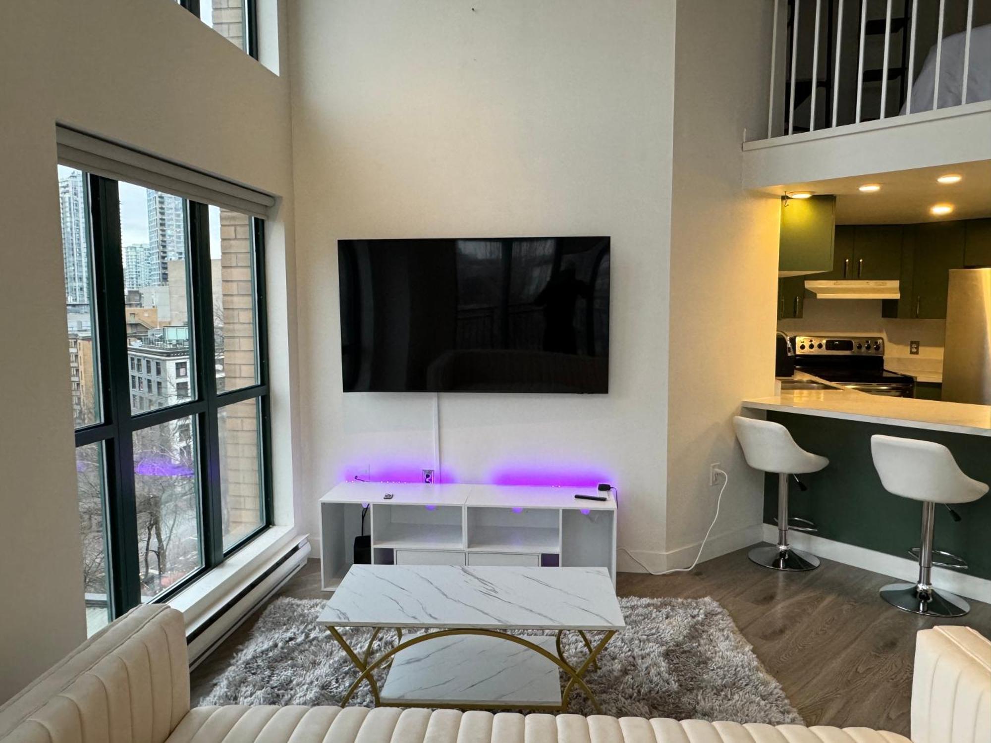 Luxury Loft In Downtown