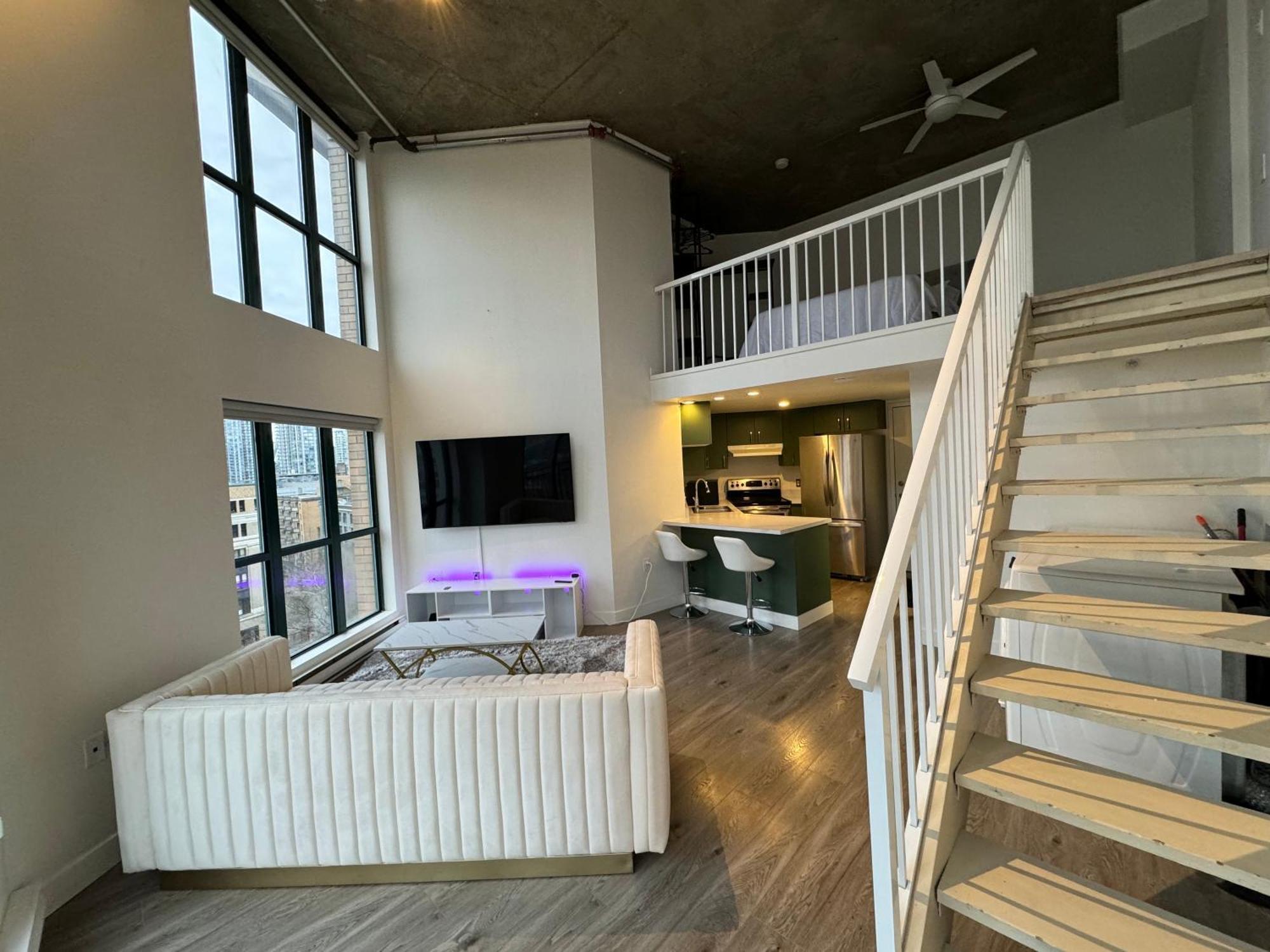 Luxury Loft In Downtown