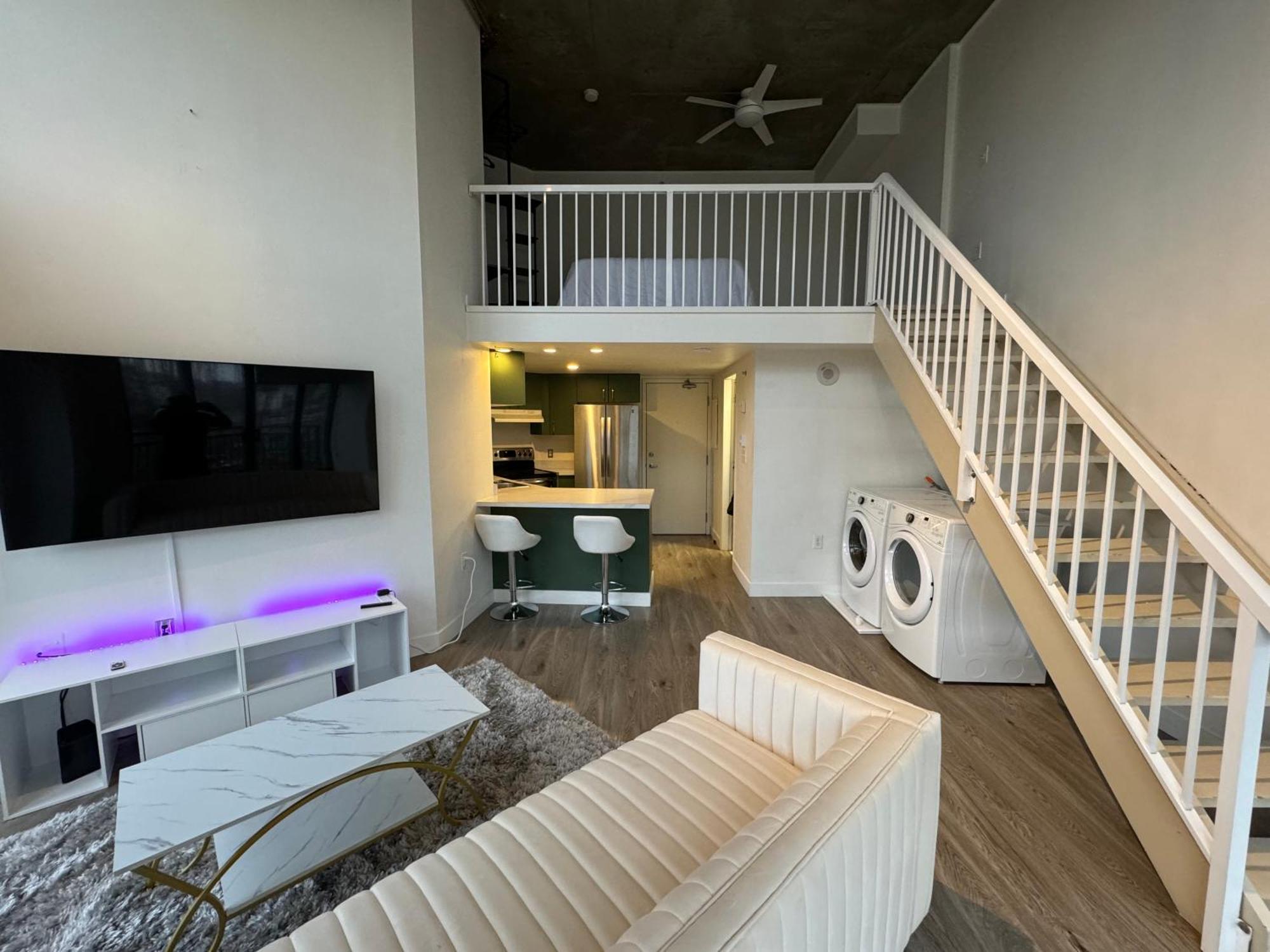 Luxury Loft In Downtown *