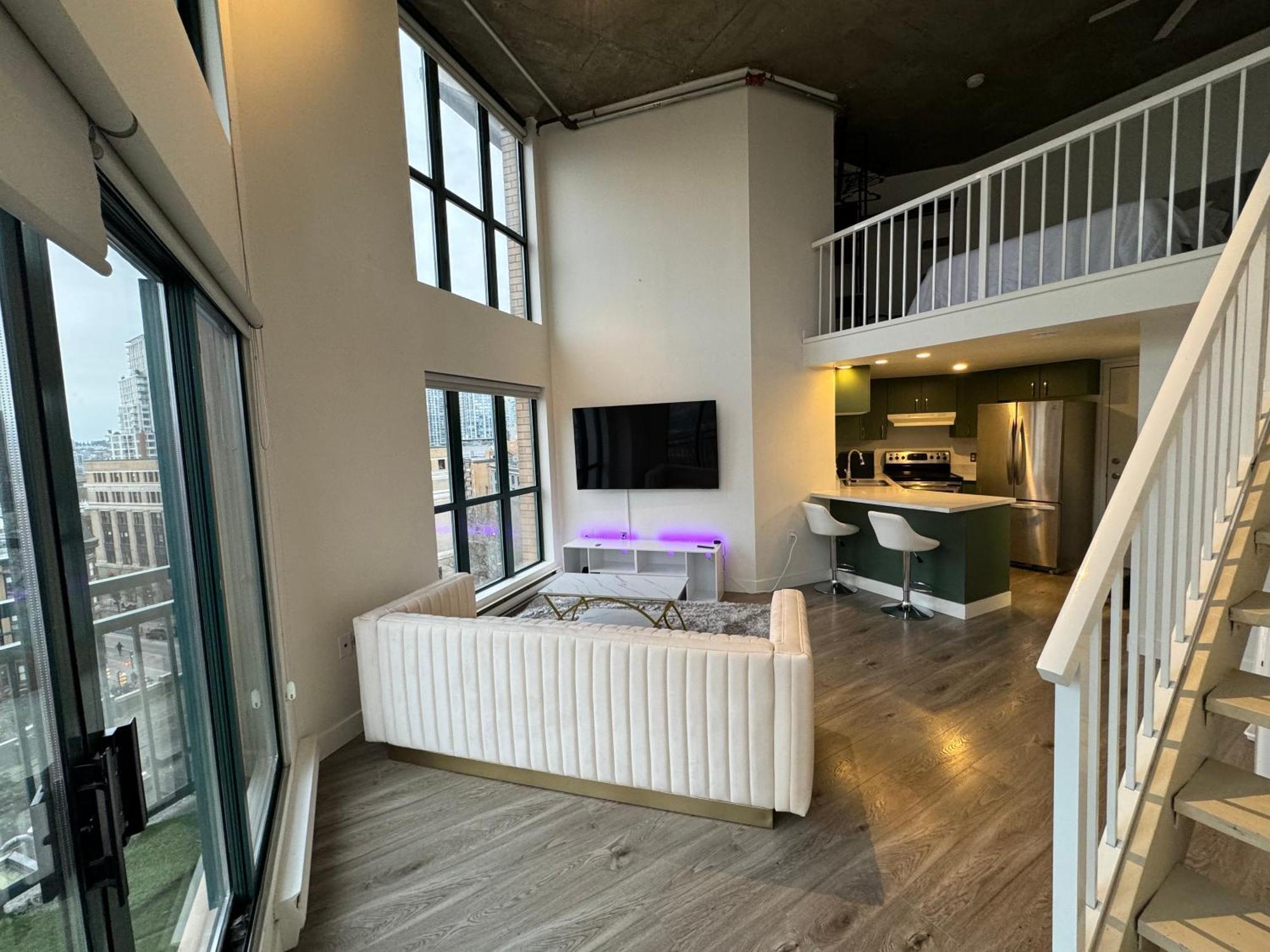 Luxury Loft In Downtown