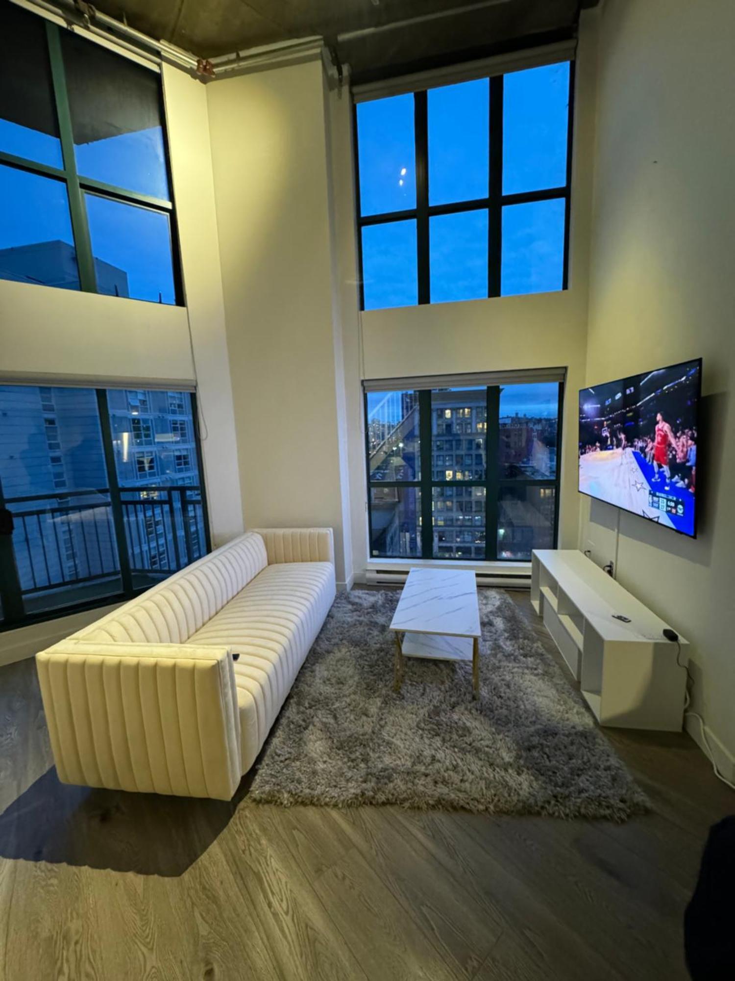 Luxury Loft In Downtown *