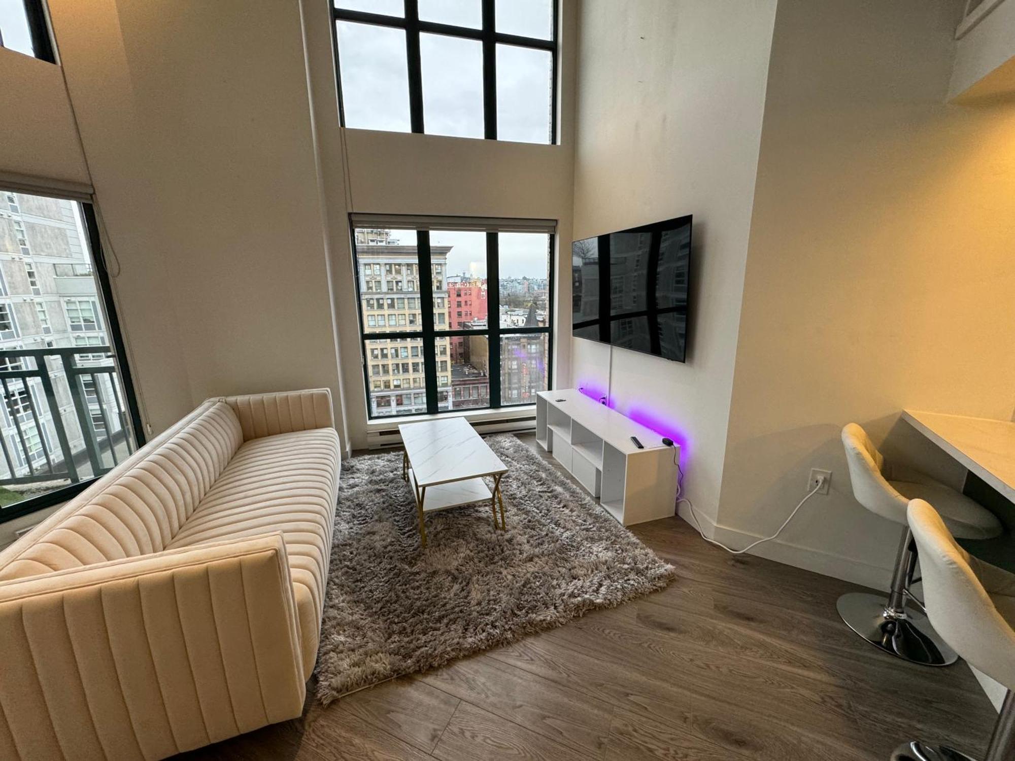 Luxury Loft In Downtown