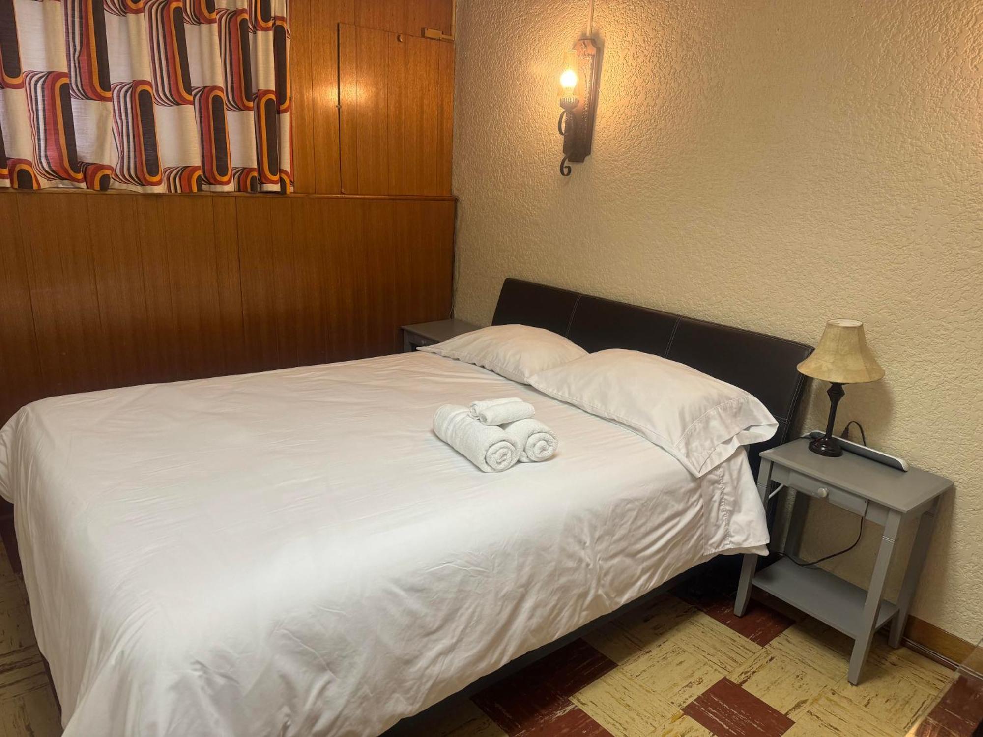 Privatunterkunft Cozy Guest Close To Downtown Sights & Subway Station