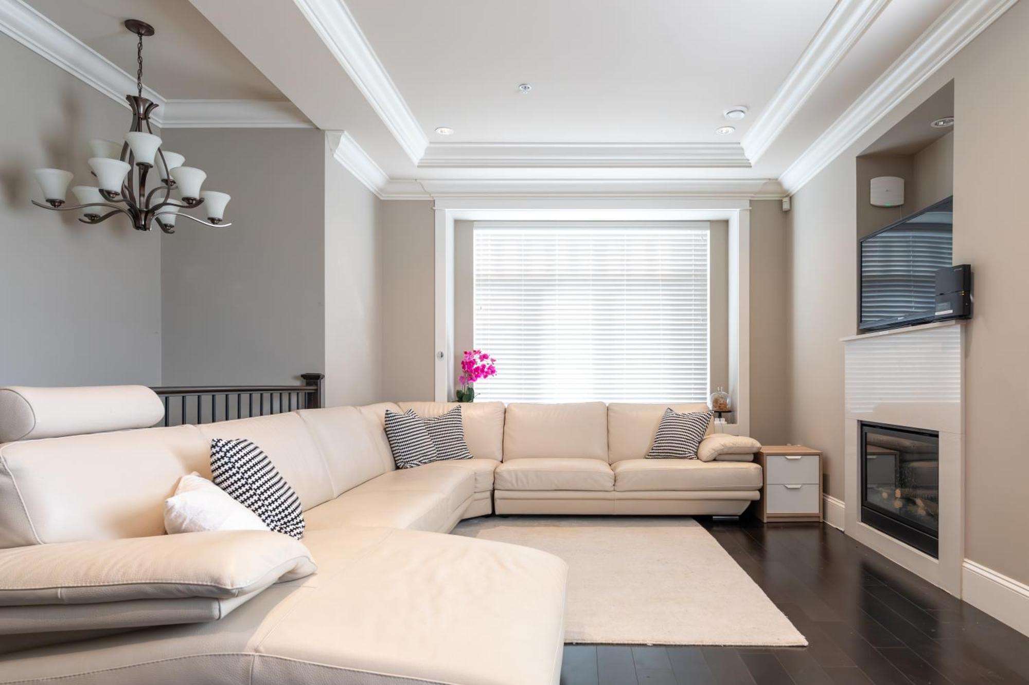 Guest house Rare Find Exquisitely New Quiet & Safe Skytrain