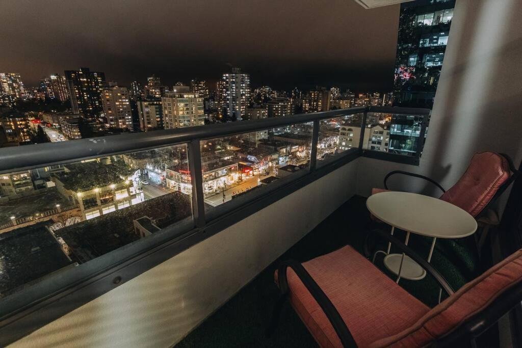 Modern In The Heart Of Dt Overlooking Apartment *