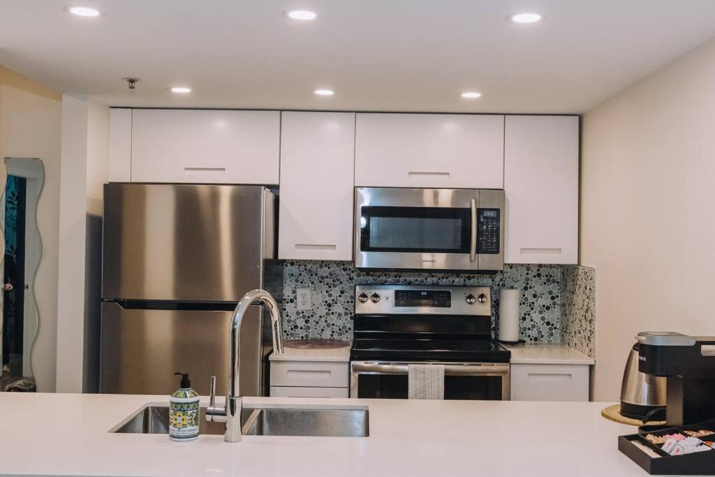 Apartment Modern In The Heart Of Dt Overlooking Vancouver