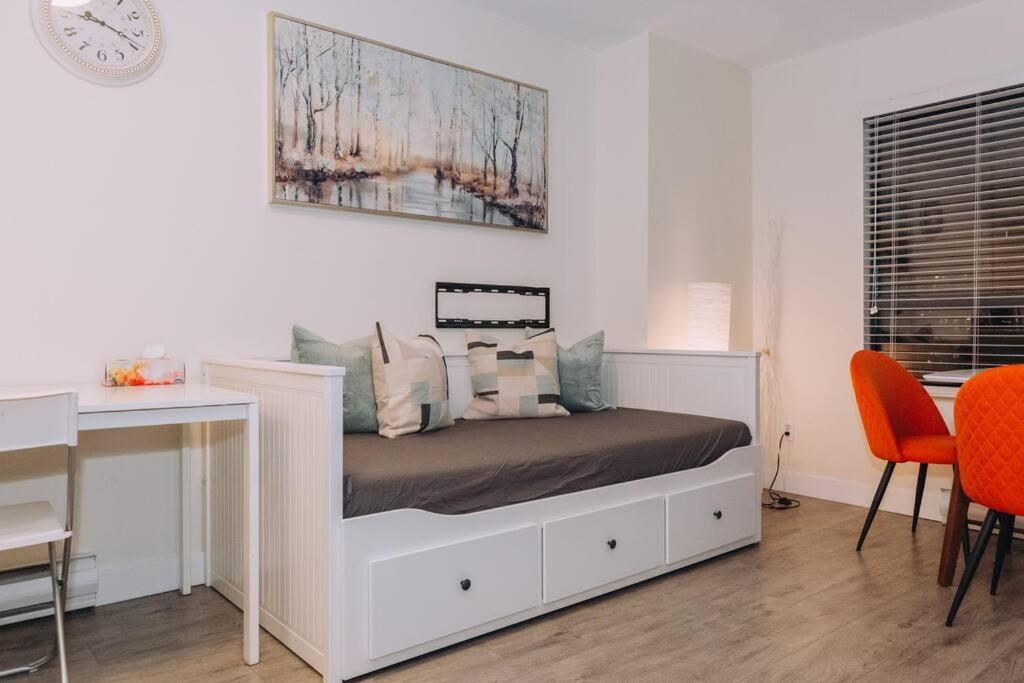 Modern In The Heart Of Dt Overlooking * Vancouver