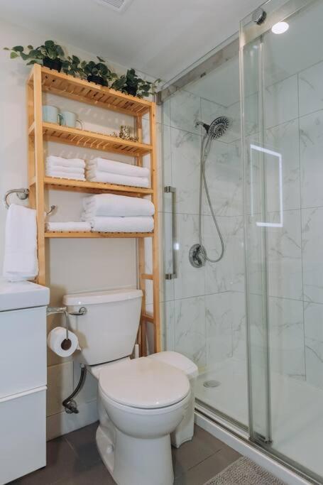 Apartment Modern In The Heart Of Dt Overlooking *