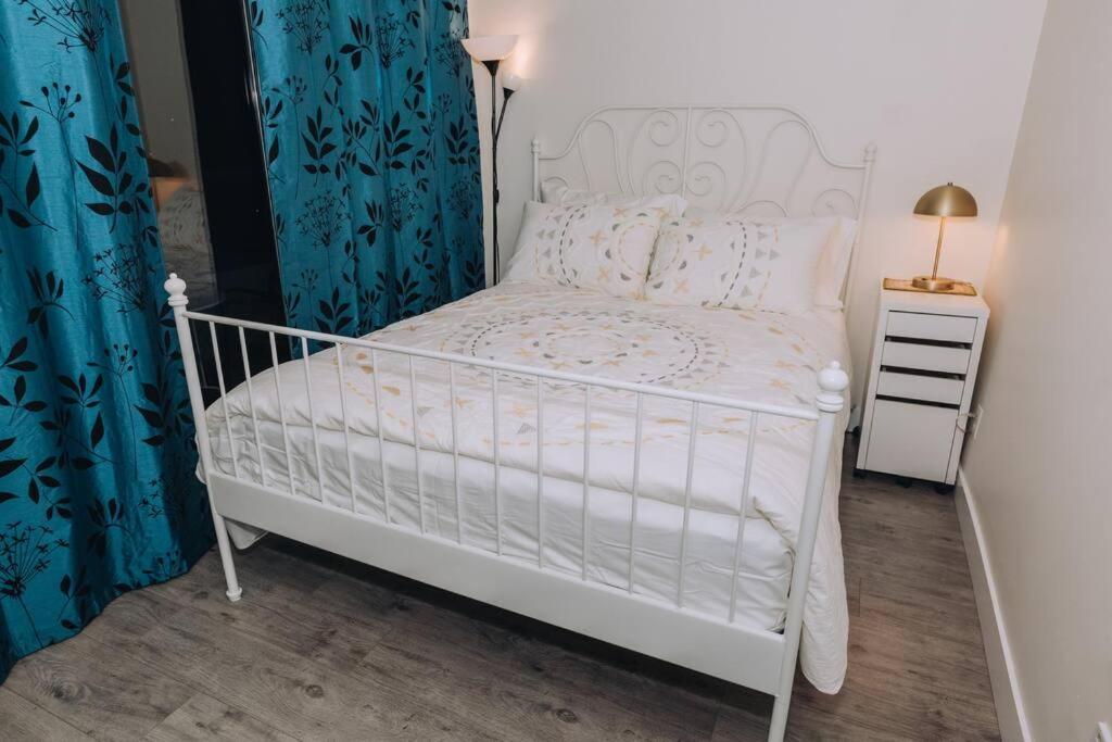 Modern In The Heart Of Dt Overlooking Apartment *