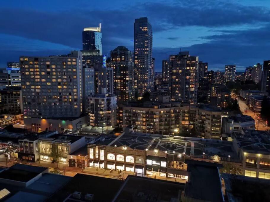 Modern In The Heart Of Dt Overlooking Apartment *