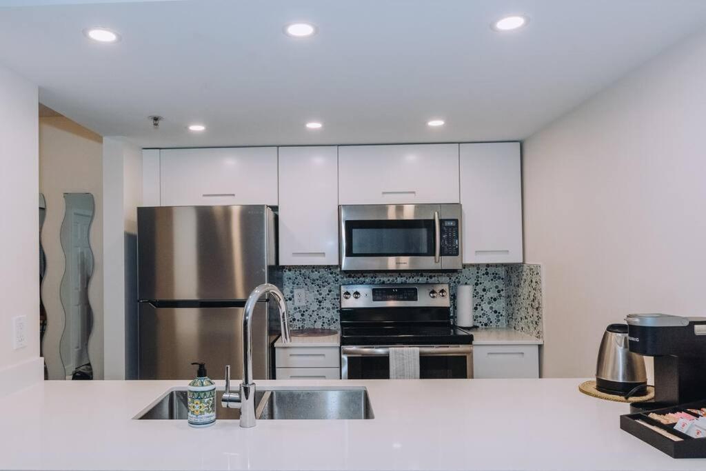 Modern In The Heart Of Dt Overlooking * Vancouver