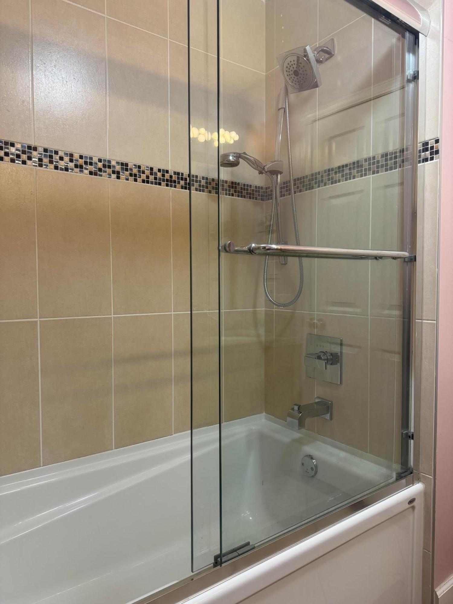 Privatunterkunft Comfortable Guest Near Downtown & Sights & Stores *