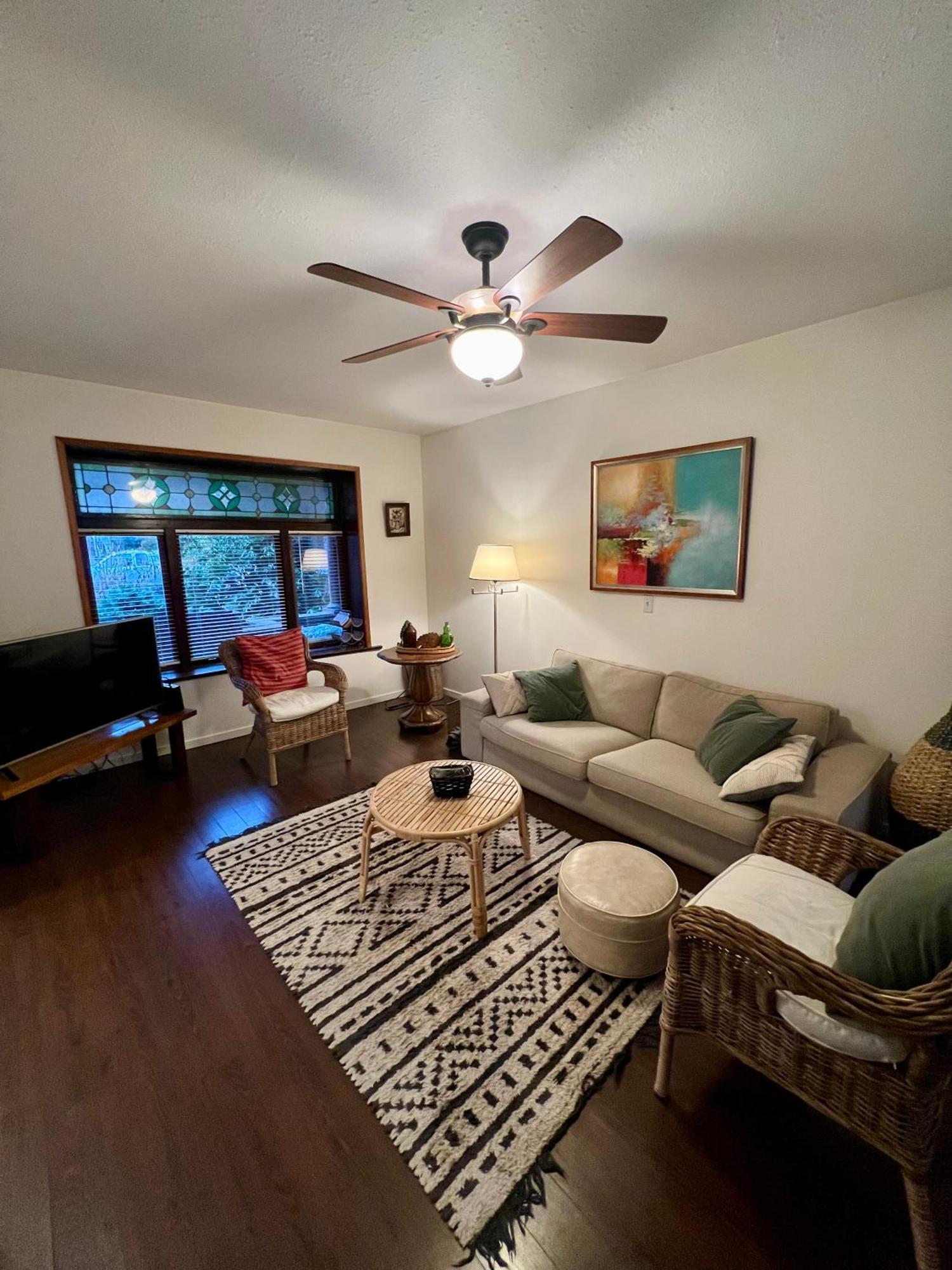 Charming Heritage With Mountain And City Views Apartment Vancouver
